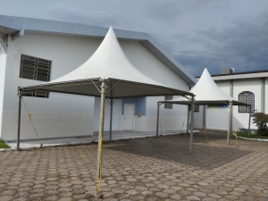 TENDA CHAPÉU DE BRUXA 5X5MTS BRANCA